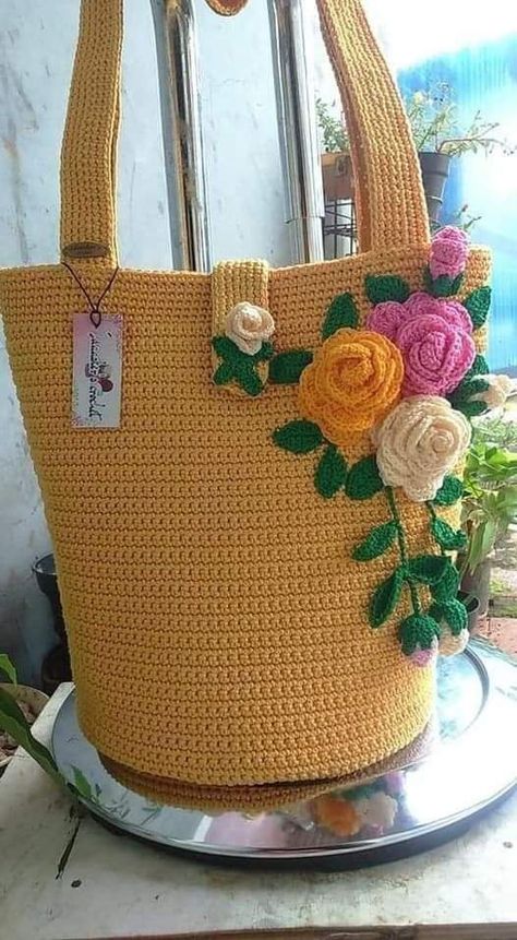 Crochet Bag Pattern Bag With Flowers, Crochet Purse Pattern Free, Free Crochet Bag, Bag Women Fashion, Crochet Clutch, Crochet Pumpkin, Crochet Purse, Crochet Purse Patterns