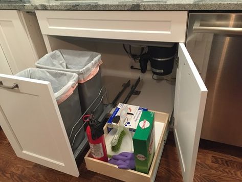 under sink trash pull out Under Sink Drawer, Cabinet Makeover Diy, Diy Kitchen Cabinets Makeover, Under Kitchen Sink, Diy Cabinet Doors, Under Sink Cabinet, Sink Ideas, Bathroom Cabinet Organization, Kitchen Diy Makeover