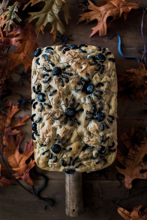 Black Olive Spiders, Spider Focaccia, Garlic Bread Halloween, Savory Halloween Food Ideas, Foccacia Bread Halloween, Spooky Dinner Party Decor, Spooky Baked Brie, Creepy Dinner Ideas, Horror Dinner Party