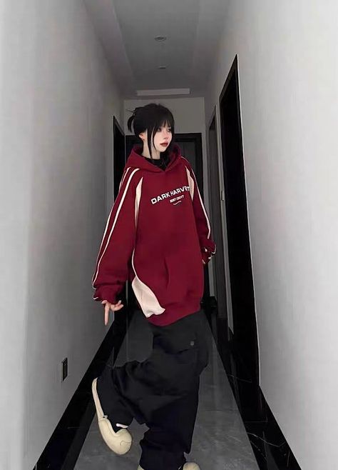 Black Oversized Outfit, Korean Tomboy Outfits, Aesthetic Oversized Hoodie, Red Hoodie Outfit, Baggy Hoodies, Baggy Clothes Aesthetic, Black Oversized Hoodie, Clothes Baggy, Oversized Hoodie Outfit