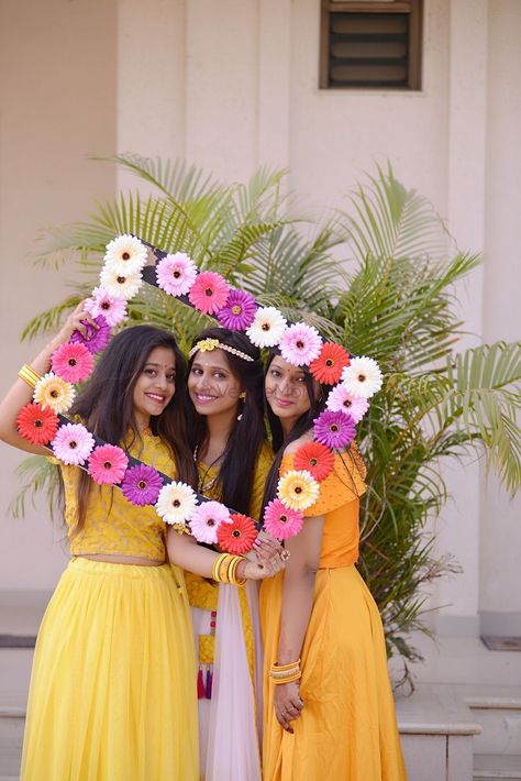 Are you worried that you’ll not get the right Haldi ceremony outfit to look like the perfect bride? Worry not. We are here to help you out. Scroll to the below list of some really amazing outfits that you can wear for your Haldi function. Shadi Decoration, Haldi Poses, Bride To Be Decorations, Haldi Ceremony Decorations, Haldi Decoration, Mehndi Ideas, Wedding Photography Props, Haldi Decor, Photo Stills