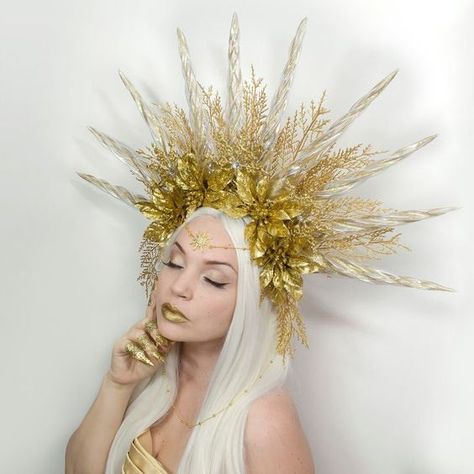 Karneval Diy, Goddess Crown, Sun Goddess, Goddess Costume, Gold Headpiece, Gold Makeup, Trendy Makeup, Fantasy Costumes, Tiaras And Crowns