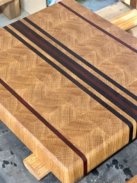 Butcher Block Ideas, Wooden Laptop Stand, Wood Serving Board, Wood Projects That Sell, Wooden Chopping Boards, Wood Shop Projects, Scrap Wood Projects, Epoxy Resin Wood, Chopping Boards