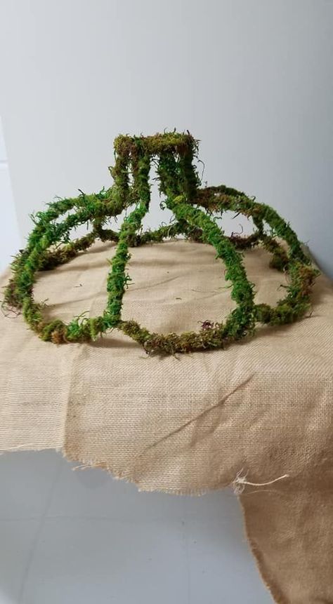 Wire Lamp, Moss Decor, Mad Hatter Party, Moss Covered, Forest Decor, Diy Lamp Shade, Diy Fairy, Enchanted Garden, Nature Crafts