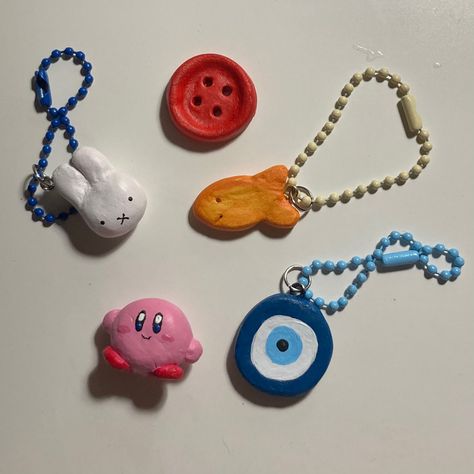 Clay Diy Keychain, Aesthetic Clay Keychain, Clay Keychain Aesthetic, Aesthetic Clay Charms, Clay Ideas Keychain, Keychain Clay Ideas, Keychain Ideas Clay, Air Dry Clay Keychain Ideas, Phone Excessories