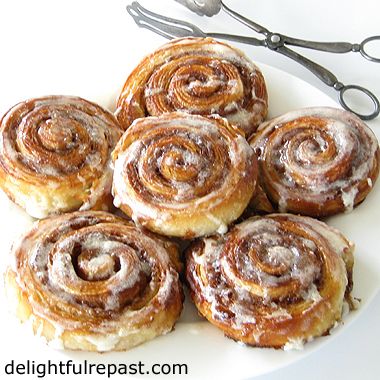 Croissant Cinnamon Rolls - (flaky, sticky rolls - perfect with a cup of tea) / www.delightfulrepast.com Brioche, Croissant Cinnamon Rolls, Cresent Roll Dough, Danish Dessert, Sticky Rolls, Croissant Roll, Doughnut Recipe Easy, Cinnamon Roll Recipe Homemade, Pillsbury Dough