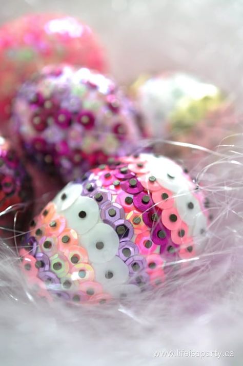 Sequin Easter Eggs: Easy diy sequin Easter eggs made from styrofoam Easter eggs. Make them with any pattern and in any colours, and use year after year. Sequin Easter Eggs, Sequin Eggs, Styrofoam Eggs, Eggs Craft, Easter Egg Projects, Diy Sequin, Acorn Crafts, Easter Egg Crafts, Easter Blessings