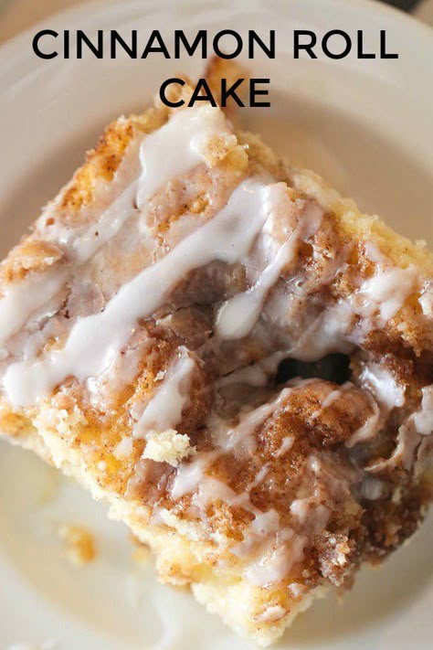 Cinnabon Cinnamon Roll Cake, Cinnamon Roll Cake Recipe, Cinnabon Cake, Roll Cake Recipe, Cinnamon Cake, Cinnamon Roll Cake, Cinnamon Rolls Homemade, Easy Cinnamon, Roll Cake