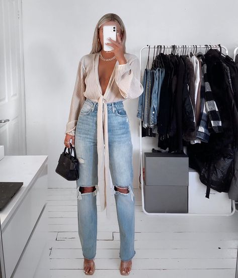 emily elaina grace on Instagram: “Go 2🌛@rebelliousfashion (discount: emily)  #RebelGal ad” Extra Long Jeans, Drinks Outfits, Rebellious Fashion, Fest Outfits, Jeans Models, Long Jeans, Modieuze Outfits, Night Out Outfit, Elegantes Outfit