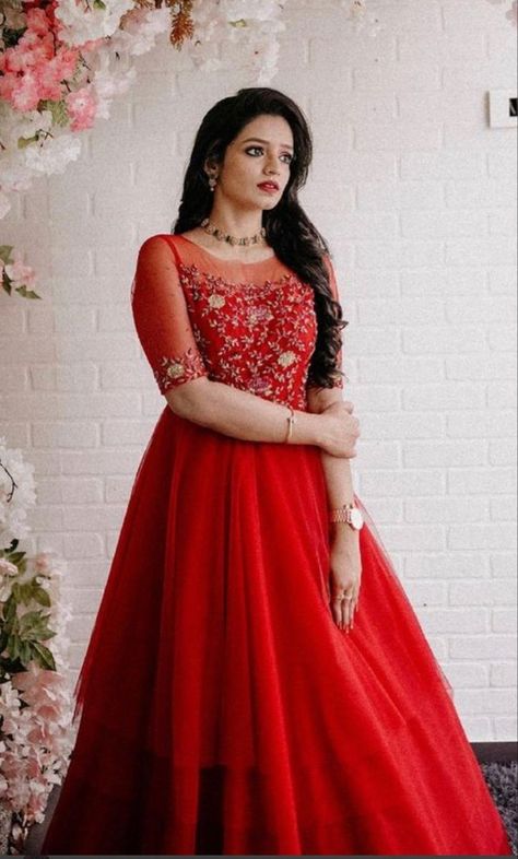 Red Long Frocks Indian, Red Gowns Dresses Indian Party Wear, Simple Birthday Dress, Party Wear Gowns Western, Frocks Models, Full Frock, Long Frocks For Women, Chiffon Blouses Designs, Gown Dress Party Wear