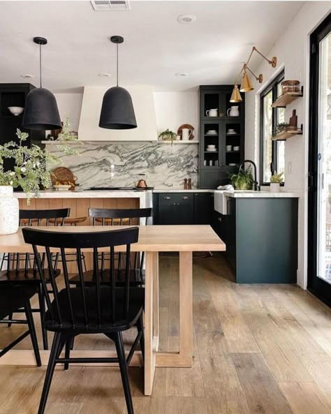 Kitchen With Black Cabinets And Wood Island, Kitchens Without Upper Cabinets, European Kitchen Design, Design Your Kitchen, Decor Minimalist, Unique Kitchen, Upper Cabinets, Kitchen Trends, Minimalist Kitchen