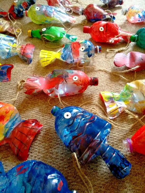 Recycled Sea Creatures, Plastic Bottle Fish, Water Bottle Fish, Bottle Fish, Under The Sea Decorations, Waste Art, Recycled Crafts Kids, Recycled Art Projects, Easter Hairstyles For Kids