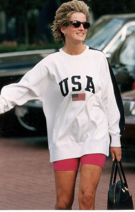 Sweat Vintage, Princess Diana Fashion, Outfit Hoodie, Usa Sweatshirt, Diana Fashion, Style Royal, Estilo Real, Vintage Princess, Lady Diana Spencer