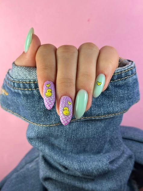 Nails With Duck Design, Cute Ducks Nails, Nails With Ducks On Them, Cute Waterpark Nails, Duck Nail Art Design, Ducky Nails Design, Duck Nails Design Ideas, Duck Design Nails, Nails With Ducks