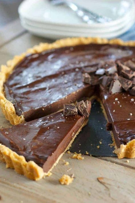 This Easy Chocolate Ganache Tart comes together in a flash! The filling is made in the microwave...yes! The microwave! #chocolatepie #chocolatetart #easychocolaterecipes Easy Chocolate Ganache, Easy Blueberry Pie, Ganache Tart, Chocolate Ganache Tart, Chocolate Ganache Recipe, Chocolate Recipes Easy, Savory Treats, Pie Pie, Tart Filling