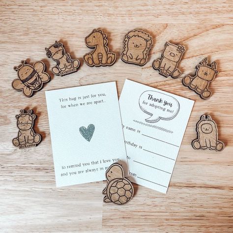 Celebrate love with adorable school valentines and creative art boxes. Perfect for kids to share their affection in style! Engraved Valentines Gifts, Wood Crafts For Kids, School Valentines, Pocket Pal, Art Boxes, Laser Printing, Laser Cut Wood Crafts, Laser Engraved Ideas, Pocket Hug