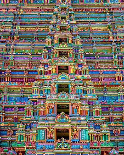 The colors and symmetry of Sri Ranganathswamy Temple, India Temple India, Living Modern, Strange Photos, Indian Architecture, Hindu Temple, Oddly Satisfying, Image Macro, Tamil Nadu, Incredible India