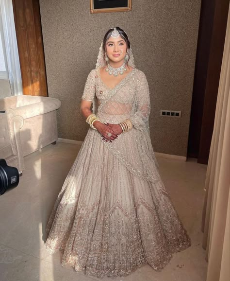 Bridal Lenghas, Latest Traditional Dresses, Dupatta Draping, Ivory Lehenga, Indian Dress Up, Bridal Lehenga Online, Indian Bridesmaid Dresses, Wedding Fits, Bridal Lengha