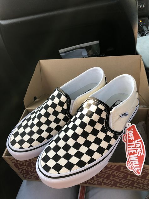 Women Vans Shoes, Vans Black And White Outfit, Vans For Women Shoes, Vans Astethic, Checkered Vans Aesthetic, Checkard Vans, Vans Shoes Checkered, Black Checkered Vans, Checkered Vans Outfit