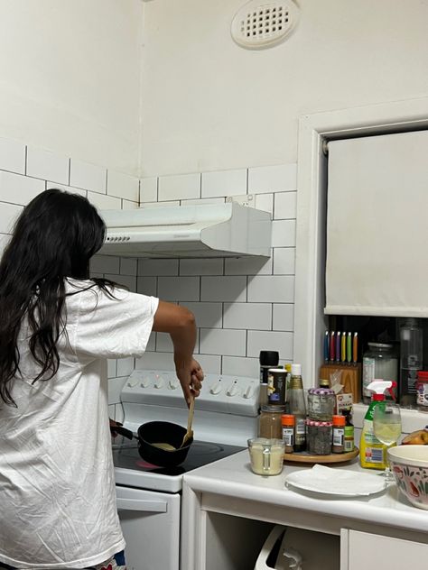 Bake Night Aesthetic, Black Girls Cooking Aesthetic, Baking Aesthetic Black Women, Cooking Show Aesthetic, Cooking Aesthetic Black Women, Black Women Cooking, Late Night Cooking, Obsessed Artist, Wife Cooking