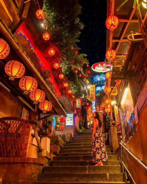 Toro Nagashi, Aesthetic Location, Jiufen Taiwan, Love In Chinese, Steel Stairs Design, Vietnam Holiday, Asian City, Vietnam Holidays, Olden Days