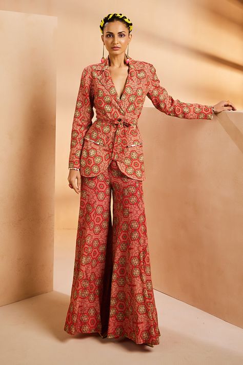 Shop for these amazing collections of Red Crepe Hand Painted Print Floral-geometric Pattern Blazer And Flared Pant Set For Women by Aneesh Agarwaal online at Aza Fashions. Trendy Outfits Indian, Blazer Outfits For Women, Formal Dresses For Teens, Teen Dress, Cocktail Outfit, Best Dress, Traditional Indian Outfits, Ethnic Outfits, Dress Up Outfits