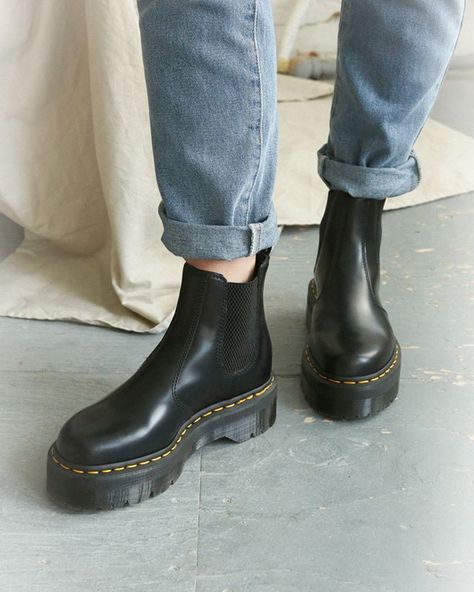 Perfect for the colder seasons, these chelsea boots will prove timeless and versatile! Dr Martens Platform Chelsea Boots, Platform Boots Outfit, Dr Martens Chelsea Boots, Dr Martens Chelsea, Dr Martens Platform, Chelsea Boots Outfit, Dr Martens Outfit, Black Dr Martens, Platform Chelsea Boots