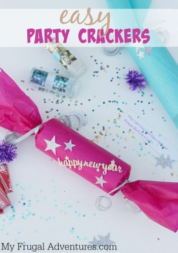 How to Make Christmas Crackers- so fun for parties and perfect for New Year's Eve! Party Crackers Favors, Christmas Popper, Diy New Years Party, Party Crackers, New Year's Eve Activities, Confetti Poppers, Party Poppers, Diy Confetti, Christmas Money