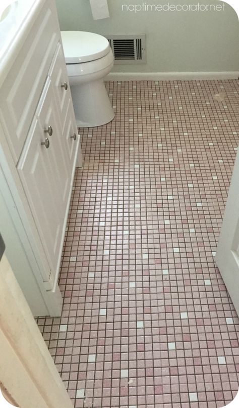 Painting Old Bathroom Tile, Old Tile Bathroom Makeover, Painting Ceramic Tile Floor, Painted Bathroom Floors, Pink Tile Bathroom, Pink Bathroom Tiles, Painting Bathroom Tiles, Small Bathroom Paint, Pink Tile