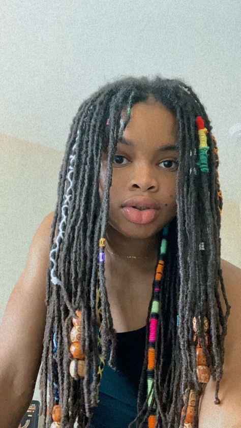 Dreads Accessories Black Women, Loc Yarn Wrap, Yarn On Locs, Loc Decoration Dreadlock Hair, Decorated Locs, Locs With Yarn, Loc Styles With Beads, Yarn Dreadlocks, Yarn Locs