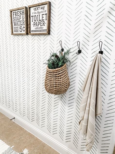 Farmhouse Office Accent Wall, Bathroom Long Wall Decor, White Bathroom With Accent Wall, Bathroom Hook Decor, Bathroom Wall Towel Hooks, Bathroom Wall Hooks Ideas, Shower Towel Hook Ideas, Shower Curtain Hooks Ideas, Accent Wall Bathroom Painted