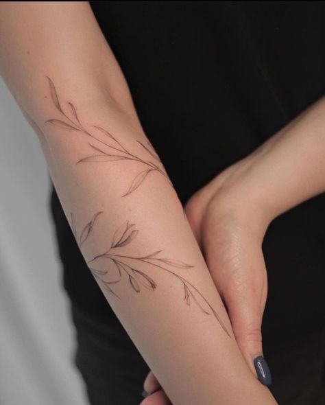 Dainty Forearm Wrap Around Tattoo, Mika Salamanca Tattoo, Hawaiian Vine Tattoo, Fine Line Vine Tattoo Arm, Fine Line Wrap Around Arm Tattoo, Botanical Wrap Tattoo Upper Arm, Arm Vine Tattoos For Women, Tiny Tattoo Finger, Upper Arm Wrap Tattoos For Women