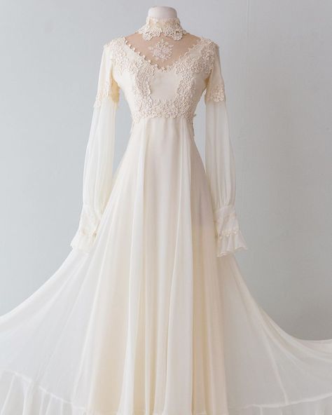 Vintage Wedding Dress 1970s, Wedding Dresses 70s, Champagne Wedding Gown, Antique Wedding Gown, Wedding Dress Details, 70s Wedding Dress, Victorian Style Wedding, 1970s Wedding Dress, S Wedding Dress