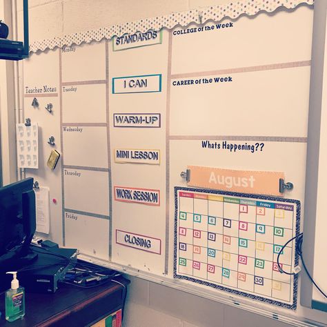 Whiteboard Set Up, Teacher Whiteboard Ideas, Teacher White Board Ideas, Classroom Whiteboard Organization, Middle School Schedule, White Board Ideas, Agenda Board, Health Classroom, Whiteboard Organization