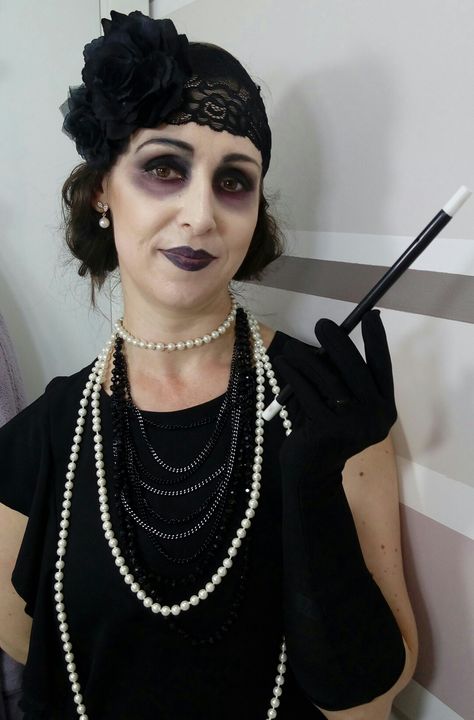 Flapper Ghost Makeup, Scary Flapper Costume, Ghost Flapper Costume, Dead Flapper Makeup, Zombie Flapper Makeup, Zombie Flapper Costume, Flapper Halloween Makeup, Vampire Flapper, 1920s Vampire