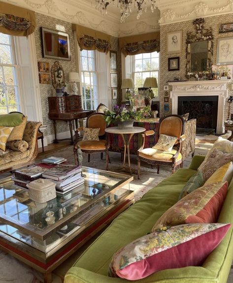 Eclectic Artist Home, Feminine Vintage Home Decor, Colorful Vintage Interior Design, Eclectic Cottage Core Living Room, Large Sunroom Layout, Vintage French Apartment, Maximalist Home Interior, Old Homes Interior, Cottagecore Couch