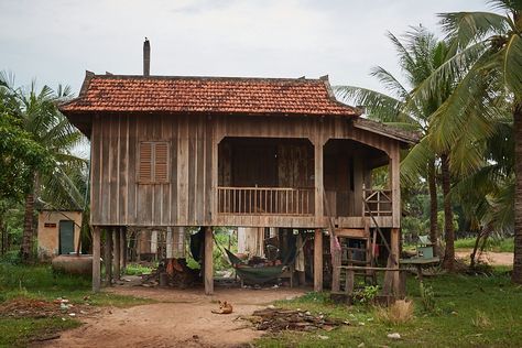 https://flic.kr/p/QREN7N | House on stilts, Krakor, Cambodia | This kind of house is typical from Cambodia. Some modern ones are in concret but still on stilts.  The earth road going through the countryside around Krakor village was very nice to walk through since every 50 meters was animated by a life scene. Vernacular House, Stilt House, Stilt Houses, Khmer Art, House On Stilts, Vernacular Architecture, Countryside House, Stilts, Cambodia