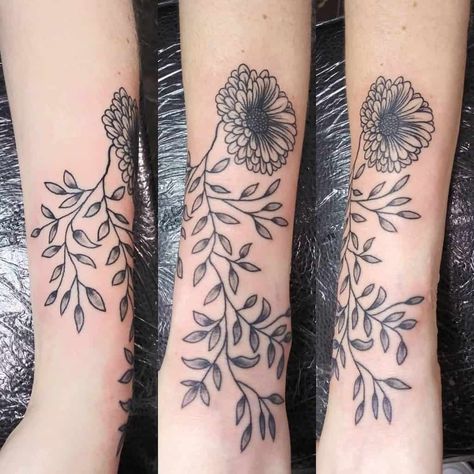 Poppy And Aster Tattoo, September Tattoo, Aster Flower Tattoo, Aster Tattoo, Aster Flower Tattoos, Name Flower Tattoo, Tattoo 2023, Flower Tattoo Ideas, Flower Simple