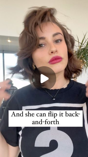 Jayne Matthews on Instagram: "A couple things about this cut. It's more like the 90s than it is the 70s because it's a little top-heavy and can flip back-and-forth because of that. It's also the Italian Bob length which to me sits right at the nape of the neck. Lots of words but that's the visual I get. I love this haircut because it's so versatile. You can wear it on the side or part of in the center. He can also slick it back. You can have a little petals around your cheekbones or you can tuck them behind your ear. And you can also pin the back up. It's the perfect mid length haircut to me.  The Hair Balm  I put in the hair is by @hairstorystudio .. I put it in the hair when it's damp or almost dry. You can put it in the next day also when your hair is completely dry. It gives a satin fi Haircuts For Damaged Hair Medium, Chin Length Messy Bob, Mid Length Haircut Side Part, Italian Bob With Bangs, Mid Neck Bob, Boyfriend Bob Haircut, 70s Bob Haircut, 90s Italian Bob, Neck Length Haircut