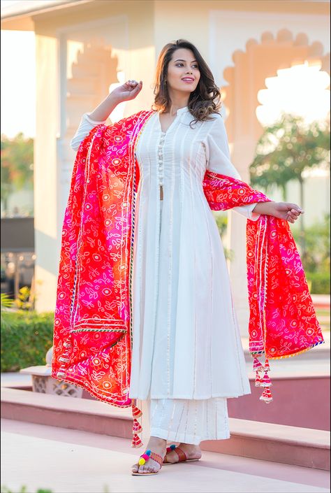 White Kali Gota Suit With Bandhani Duppata Indian Kurti Designs, Bandhani Dress, Indian Designer Suits, Long Kurti Designs, Salwar Kamiz, Indian Gowns Dresses, Kurti Designs Party Wear, Dress Indian Style, Pakistani Dress Design