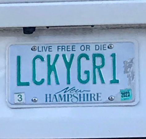 License Plates Ideas, Plates Ideas, Funny License Plates, Lucky Girl Syndrome, Car Deco, Plate Ideas, Girly Car, Car Plates, Pretty Cars