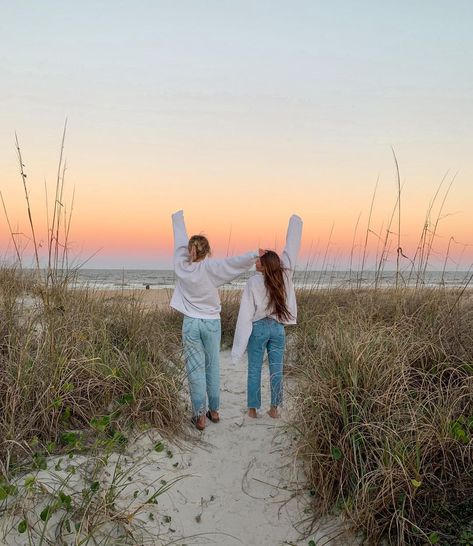 Cape Cod Photo Ideas, Cape Cod Instagram Pics, Beach Best Friends, Summer Beach Pictures, Sunset Beach Pictures, Cute Beach Pictures, Beach Instagram Pictures, Friend Pics, Sunrise Pictures