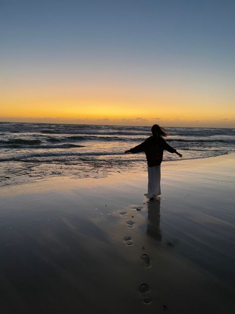 #sunrise #sea #light #yellow #orange #astethic #beach #holiday #vacation #sand Beach Astethic Photo, Boho Beach Astethic, Happy Life Astethic, Lauren Astethic, Holiday Astethic Summer, Sunrise Astethic, Spanish Astethic, Me Astethic, Beautiful Astethic