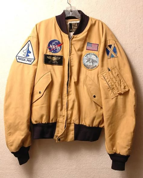 Nasa Jacket, Drawing Outfits, Flight Suits, Nasa Clothes, Pilot Jacket, Diy Vetement, Guys Clothing Styles, Creation Couture, Flight Jacket