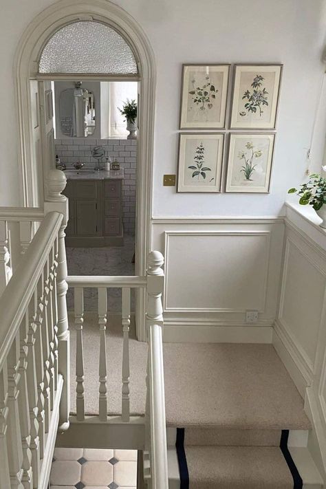 9 Hallway Carpet Ideas, Plus Expert Advice For Getting It Right 1 Hallway Carpet Ideas, Tale Victoria, Farrow And Ball Hallway, Hale House, Green House Exterior, House Staircase, Hallway Inspiration, Carpet Ideas, Staircase Decor