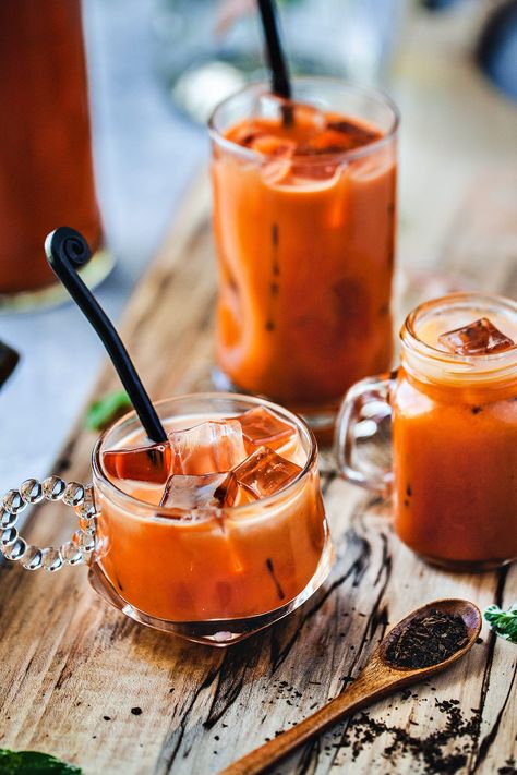 Learn how to make authentic Thai iced tea (Cha Yen) in two easy methods. Then indulge in the sweet, creamy, rich, and refreshing drink. It's the perfect drink to sip on all year round! #thaiicedtea #thaitea #chayen #thaitearecipe #howtomakethaitea #easythaiiced tearecipe #thaiicedtearecipe Thai Tea Recipes, Thai Iced Tea, Yummy Summer Drinks, Iced Tea Recipes, Thai Tea, Iced Drinks, Fresh Juice, Tea Recipes, Refreshing Drinks