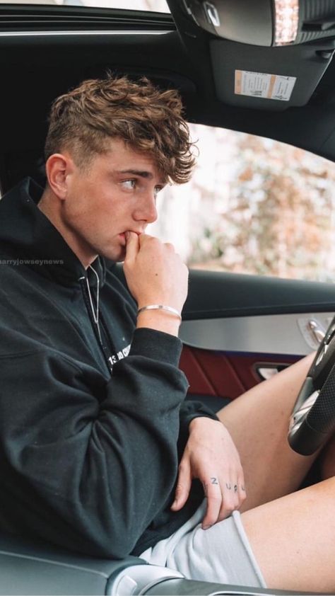 Harry Jowsey, Instagram Thoughts, The Quiff, San Diego State University, Too Hot To Handle, New Haircut, Amazing Race, Youtube Stars, New Haircuts