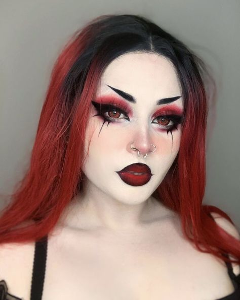 Maquillage Goth, Demon Makeup, Goth Eye Makeup, Scene Makeup, Drag Make-up, Vampire Makeup, Punk Makeup, Witch Makeup, Graphic Makeup