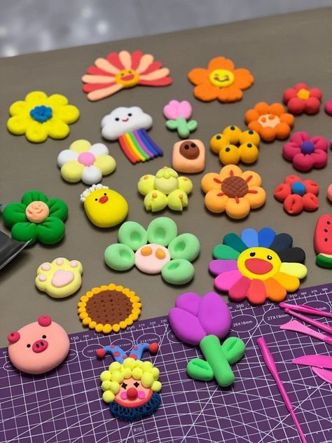 Cute Model Magic Clay Ideas, Beginners Clay Projects, Bakeable Clay Ideas, Superclay Craft, Super Light Clay Ideas, Super Clay Art, Foam Clay Ideas, Clay Flower Mirror, Art Drawings Painting