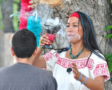 Meet Mexico's Curandero Healers Keeping Indigenous Culture Alive Spiritual Wedding Ceremony, Spiritual Wedding, Magic Plants, Writing Horror, Mexican American Culture, Kickass Women, Witch History, Indigenous Knowledge, Isadora Duncan